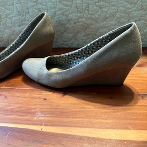 Dexter dex flex comfort wedge nude suede heel